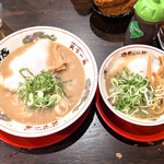 天下一品 総本店 - こってり（並）920円とちょこってり770円。ちょこってりは麺が半分、自分にはちょうど良い量でした