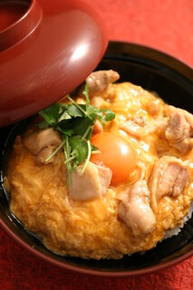 Torishou Takehashi - 名物親子丼！トロトロの卵が絶品。