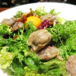 Restaurant OKADA - 砂肝コンフィのサラダ、解凍卵添え