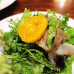 Restaurant OKADA - 砂肝コンフィのサラダ、解凍卵添え