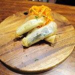 Restaurant OKADA - 軽く燻製した穴子のパートフィロ揚げ　キャロットラペ添え