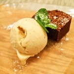 トラットリア・アルモ - 仏産 ヴァローナ社の高級チョコレートのパウンドケーキ ジェラート添え（2014年11月）