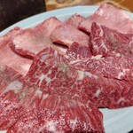 炭火焼肉ホルモンさわいし - 