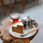 チガヤ 蔵前店 - キャロットケーキ（611円） アールグレイティ（650円）