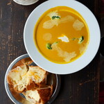 ikoi.ハナレ - パンプキンスープとチーズパン（1600円）