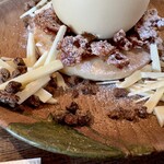 森森舎 - 足元にはカカオニブ(カカオを焙煎して砕いたものだって　ビターで芳ばしい)とフロランタンのダイス