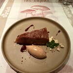 ラ シャッス - 5皿目
      タルト・タタン、シナモンのアイス。