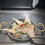 鉄板二百℃ - エビとブロッコリー炒め