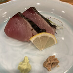 典座 - お造り　藁で燻したカツオ　醤油麹