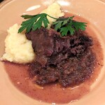 Cucizucche il bar - 牛ほほ肉の赤ワイン黒胡椒煮込み