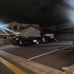 HIKONE DINING ジャンゴ - 店舗横に駐車場あり。