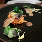 ラ クープ ドール - 前菜：秋刀魚の炙焼き、新米とゴマのチュイル ニンジンとミョウガのサラダ添え '14 11月中旬