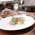 ラ クープ ドール - 前菜：鯛のカルパッチョ 水菜のサラダと赤玉ねぎのピクルス 牡蠣のヴィネグレットソース '14 11月中旬