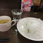 串揚げ＆ワインOLIVE - カップスープ、大根サラダ