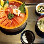 宅配弁当・食堂 たばご屋 - マグロ丼　普通盛です!