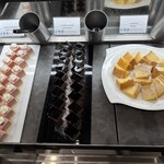 NARITA BOLD KITCHEN - ストロベリーレアチーズケーキ　クーベルチュールショコラ　シフォンケーキ