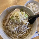 麺屋 愛0028 - ラーメン900円　ライス付