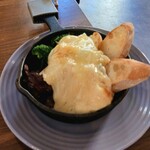 ラプチフロマージェリー～小さなチーズの店～ - グリルビーフにトロトロのラクレットチーズ最高でした