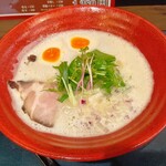 麺屋 マルヨシ - 濃厚魚介鶏白湯ラーメン味玉