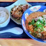 あじへい - 平日ランチ　油淋鶏ランチ　　税込み990円
      　　　　　　　（味噌ラーメン　麺一玉）