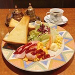 羅布乃瑠沙羅英慕　 - 料理写真:モーニングメニュー
ベーコン＆エッグトースト(スクランブル)
ブレンドコーヒー

自宅でも作れるモーニングなのに、何故か行きたくなってしまう。
ラーメンとは全く違う食べ物なのに、何故か心を捉えられた。