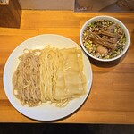 りきどう - 焙煎2色つけ麺 玉子
            凄平麺