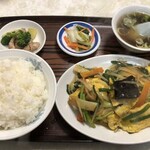 明華 - ニラ玉定食