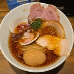 ROPPONGI つなぐ - はまぐりと魚介の醤油ラーメン 味玉入り