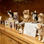 釜めし えび三 - 靴箱の上の置き物