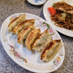 やきそば 鈴や - 餃子 350円