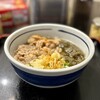 おにやんま - 肉うどん、とろろ昆布、サービスの天かす＠800