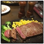 ステーキ カフェ ケネディ - オージービーフ、サーロイン250g。
お馴染み割引券が投函されていたので。
定価では行けないなぁ。