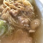 しょうがラーメン 七の庫 - 生姜玉は解すと生姜の中に細切れチャーシュー！