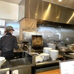 しょうがラーメン 七の庫 - 七の庫さんの厨房です。