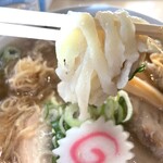 しょうがラーメン 七の庫 - 佐野ラーメン特有の平打ち麺はもちもちです！