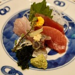 釜めし菜時記 さき亭 - 小刺身盛はカンパチ、インドマグロ中トロ、赤身、アジ