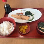 ジョイフル - 料理写真:暫く待つと注文した明太子と焼き鮭朝食７０２円の出来上がりです。