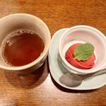 釜めし菜時記 さき亭 - ほうじ茶とデザートのカシスシャーベット