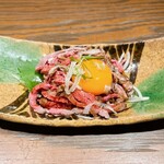鶏と魚とうまい酒 炭家 - 牛ユッケ(タレ)