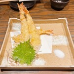 鶏と魚とうまい酒 炭家 - 海老天ぷら3本