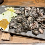 鶏と魚とうまい酒 炭家 - 赤鶏ももの黒焼き