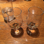 サントリー山崎蒸溜所 - 白州と山崎をストレートで飲み比べ。