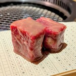 六本木 大皿焼肉 老中 - 名物 近江彦根和牛京味噌漬け