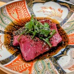 六本木 大皿焼肉 老中 - ハツ刺し 九条葱と黒七味だれ