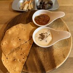 天竺食堂 - パパドとチャツネ