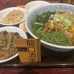 龍口酒家 - 醤油味のクロレラ麺