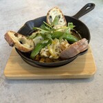 小料理屋べん - 真たちのアヒージョ（取り分け）