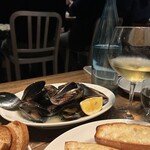 ダブリュー青山 ザ セラーアンドグリル - 