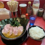 家系ラーメン とらきち家 - 