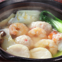 ずわい蟹入り肉団子と海の幸のスープ鍋　2025年12月1日（月)～2026年1月31日（土）